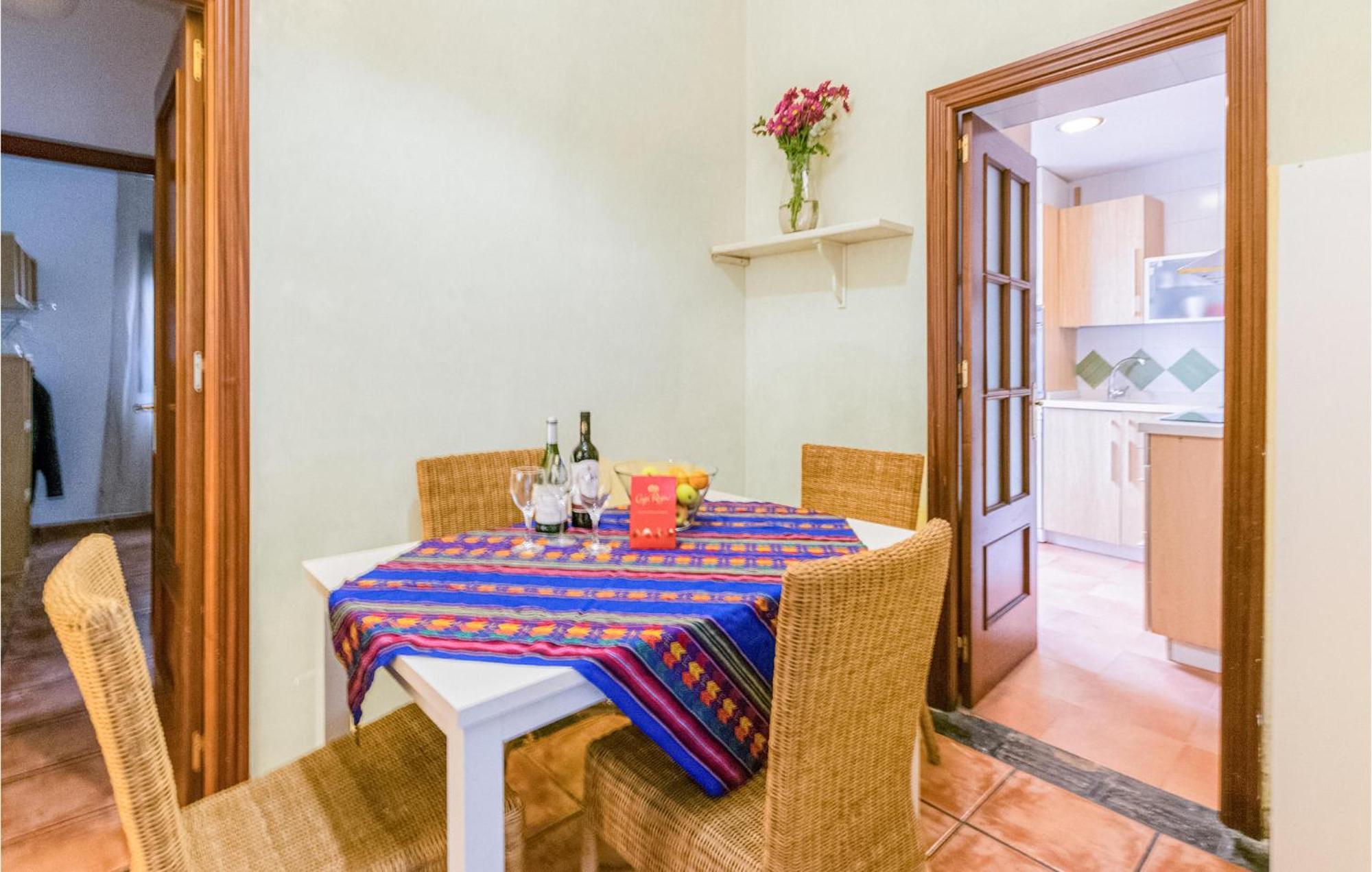 Lovely Apartment In Cordoba With Kitchen Екстериор снимка